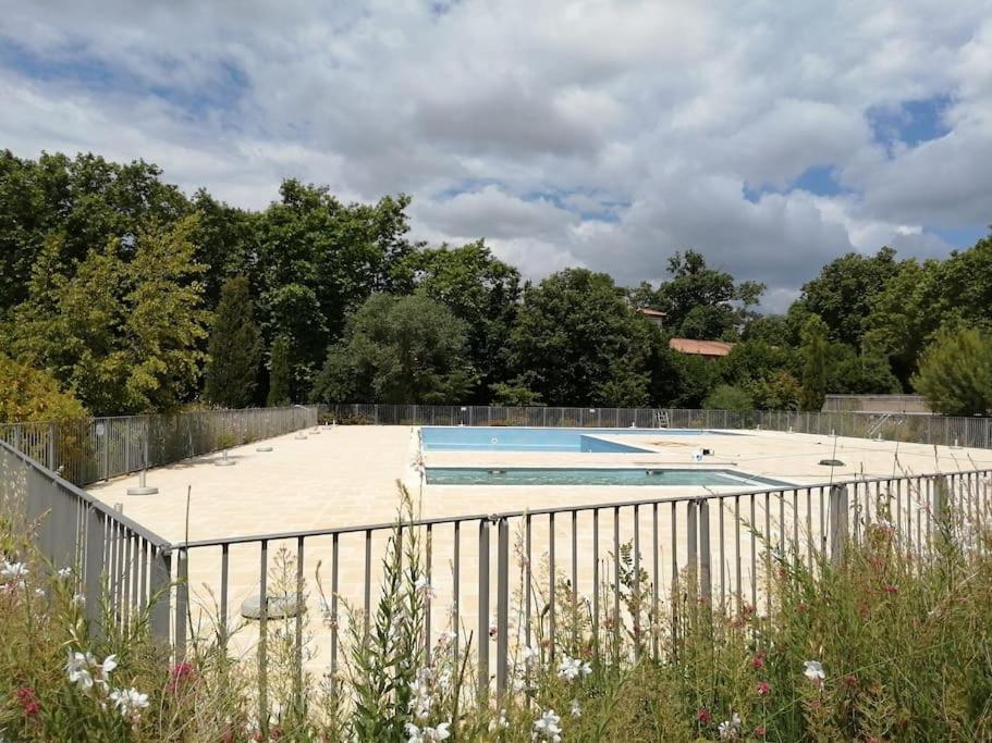 Le Soleil D Eugenie Appartement Dans Residence Avec Piscine Commune Pres De Carcassonne Olonzac Luaran gambar