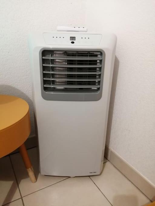 Le Soleil D Eugenie Appartement Dans Residence Avec Piscine Commune Pres De Carcassonne Olonzac Luaran gambar