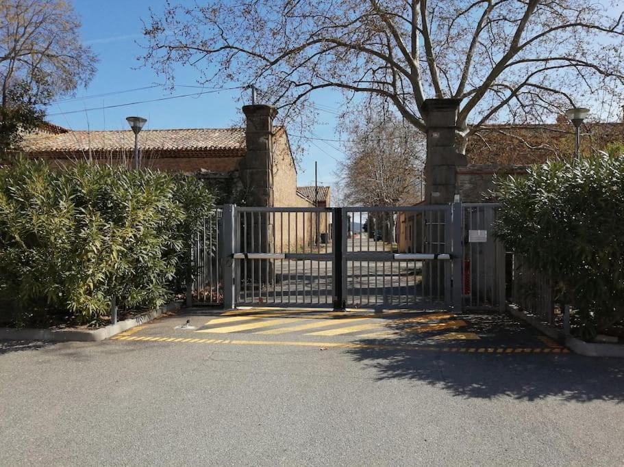 Le Soleil D Eugenie Appartement Dans Residence Avec Piscine Commune Pres De Carcassonne Olonzac Luaran gambar