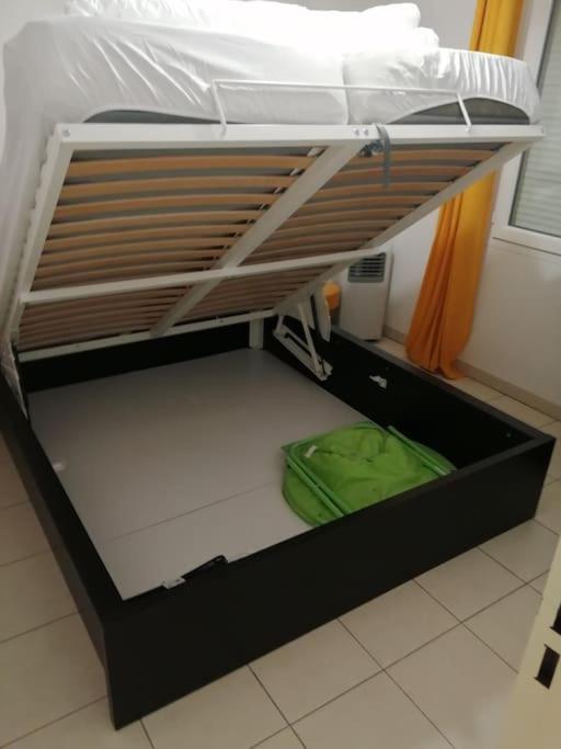 Le Soleil D Eugenie Appartement Dans Residence Avec Piscine Commune Pres De Carcassonne Olonzac Luaran gambar